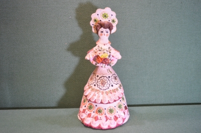 Игрушка глиняная, старинная "Барыня, букет цветов". Высота 33,5 см. Глина. Редкая.