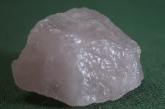 Камень минерал натуральный природный. Розовый кварц. 5х3 см.