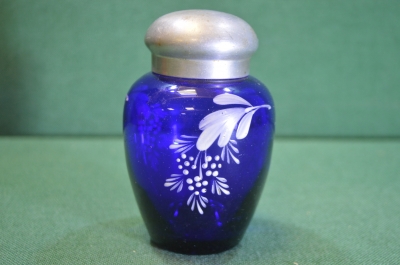 Чайница, чайная банка стеклянная. Фиолетовая, марганцевое стекло. Позолота, цветы. 1950 -е, СССР