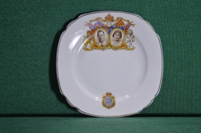 Памятная фарфоровая тарелка. Король Георг VI и королева Елизавета. 1937 г. Англия.