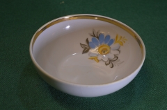 Миска, мисочка, небольшой размер. Фарфор, цветы. Дулево. СССР.
