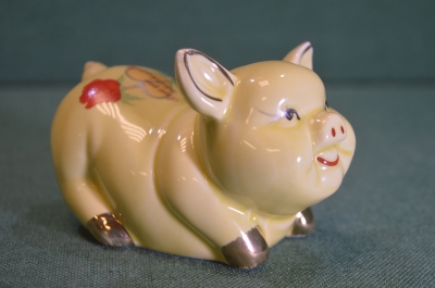 Статуэтка, фигурка "Свинья, свинка". Фарфор. Китай.