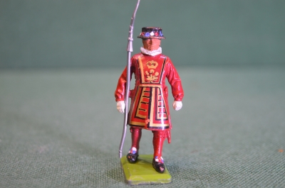 Солдатик, фигурка "Стражник, воин, солдат". Металл. Britains LTD. England, Англия.