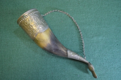 Рог сувенирный для вина. Мельхиор.