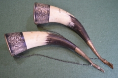 Рог сувенирный для вина (2 штуки). С дарственной. Тбилиси, Тбилмашзавод Орджоникидзе, 1969 год.