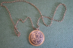 Кулон серебряный круглый. Серебро, чернение, позолота. Серебро, вес 11 грамм. Клейм нет. 