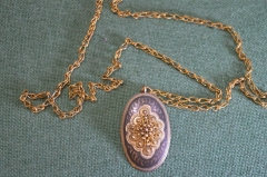 Кулон серебряный овальный. Серебро, чернение, позолота, скань. Серебро, вес 9 грамм. Клейм нет. 