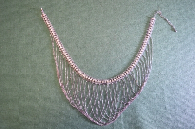 Ожерелье с цепочками и стразами, шейное украшение. Металл.