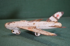 Игрушка жестяная "Самолет Истребитель". Авиация. Жесть. СССР.