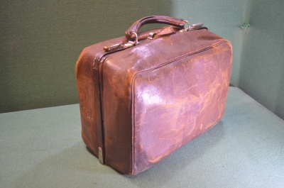 Саквояж чемоданчик доктора старинный. Кожа. W. Nissen. Санкт-Петербург. Царская Россия.