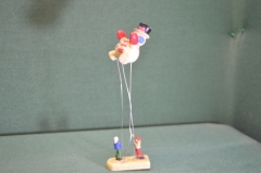 Игрушка "Запуск воздушного шара Снеговик". Колкий пластик. Винтаж. 1960е.