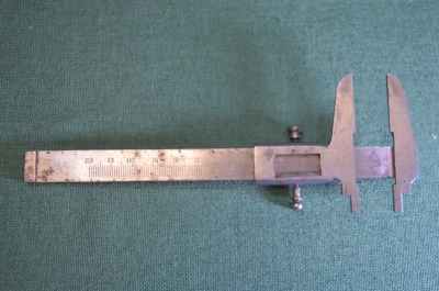 Инструмент штангенциркуль. ОМПС. Промгалинструмент. Киев. СССР. 1930е.