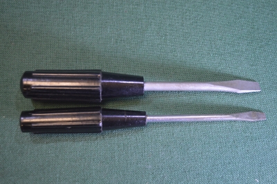 Инструмент отвертка. Набор 2 шт. Карболит. СССР.