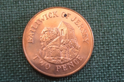 Монета 2 пенса 2003 года. Two Pence. Башня в Ле-Хок. Джерси, Bailiwick of Jersey. Елизавета II.