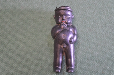 Фигурка игрушка "Писающий мальчик". Пластмасса. Юмор. Винтаж.