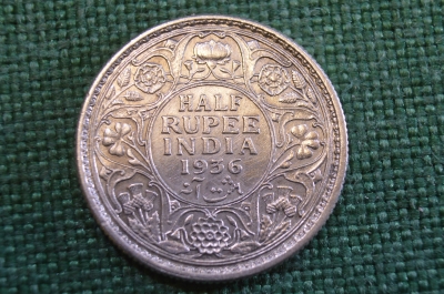 Монета 1/2 рупии 1936 года. Half rupee. Серебро. Британская Индия, India. Георг V.
