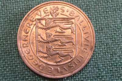 Монета 8 дублей 1956 года. Eight doubles. Три лилии, цветы. Гернси, Guernsey. 