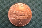 Монета 2 пенса 2003 года. Two pence. Коровы, стадо. Гернси, Guernsey. Елизавета II.