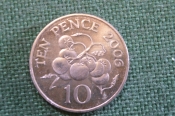 Монета 10 пенсов 2006 года. Ten pence. Помидоры, ягоды. Гернси, Guernsey. Елизавета II.