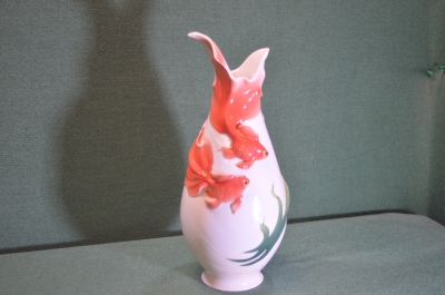 Ваза фарфоровая рельефная "Рыбы рыбки". Фарфор. 