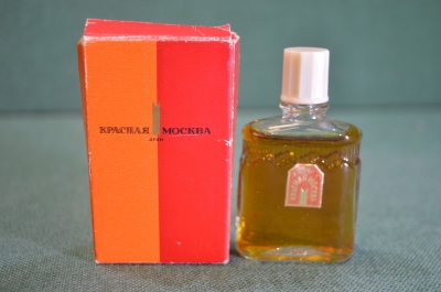 Духи флакон в коробке. Красная москва. Ф-ка новая Заря. СССР.