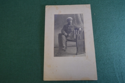 Фотография старинная. Революционер. Функционер с портфелем в фуражке. Дарственная. СССР. 1922 год.