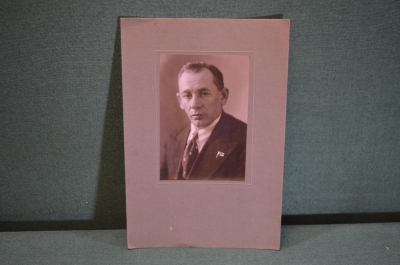 Фотография старинная. Член ЦИК Белоруссия БССР со знаком. СССР. 1920е.