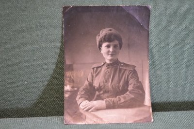 Фотография . Девушка воин РККА. Авиагарнизон. Сталинабад. Душанбе. Авиация. СССР. 1944 год.