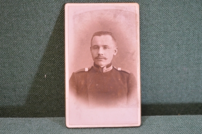 Фотография визитка старинная. Солдат. Военный. РИА. Погоны. Казань. Царская Россия. 1900 год.