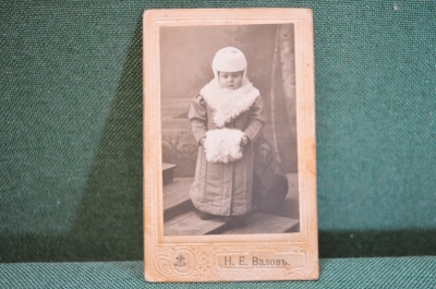 Фотография старинная. Девочка ребенок. Муфта. Мода. Фото Валов. Екатеринбург. Царская Россия. 
