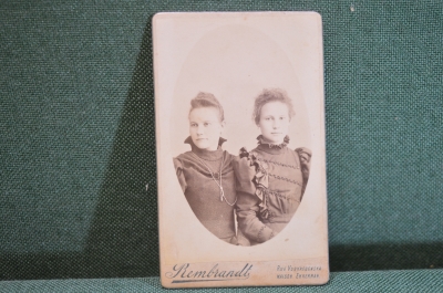 Фотография старинная. Две девушки. Мода. Фото Рембрандт. Казань. Царская Россия. 1898 год.