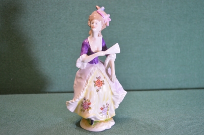 Статуэтка, фигурка фарфоровая "Дама с веером". Фарфор. Германия. 