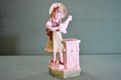Статуэтка, карандашница фарфоровая "Девочка с бутылкой". Фарфор, бисквит. Германия. 