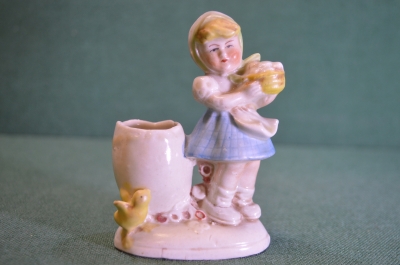 Статуэтка, фигурка фарфоровая "Девочка с корзиной пирожков". Мелочевница. Фарфор. Германия.