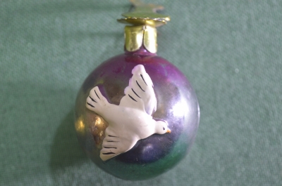 Елочная игрушка стеклянная "Шар, голубь мира, фестиваль". Стекло. СССР.
