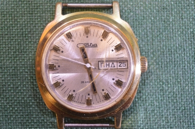 Часы наручные "Слава", календарь. Механика, 26 камней. Позолота AU 10. N 666650. Противоударные. 