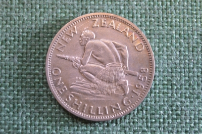 Монета 1 шиллинг 1958 года. One Shilling. Туземец с копьем. Елизавета II. New Zealand Новая Зеландия