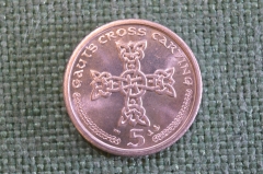 Монета 5 пенсов 2001 года. Gaut's Cross Carving. Five. Елизавета II. Isle of Man. Остров Мэн.
