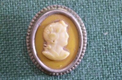 Камея старинная, Женская голова, девушка, женщина в профиль. Ручная работа. До 1917 года.