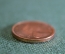 Монета 1 пенни 1998 год. Falkland Islands. One penny. Пингвин. Елизавета II. Фолкленды.