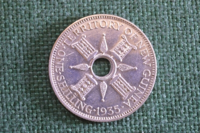 Монета 1 шиллинг 1935 год. Territory of New Guinea. One Shilling. Серебро. Георг V. Новая Гвинея.