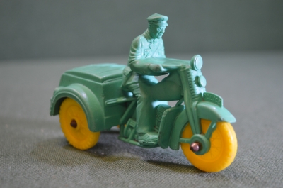 Игрушка "Мотоцикл Мотоциклист Полиция". Резина. Пластмасса. Arcor Auburn Rubber. Америка. 1950е.