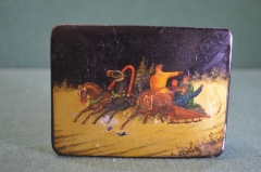Шкатулка лаковая "Зимняя тройка". Федоскино, 1943 год. Роспись.
