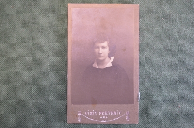 Фотография старинная "Девушка в платье с белым воротником". Visit Portrait. #F9