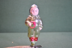 Елочная игрушка "Малыш, мальчик с погремушкой". Амальгама. Стекло, прищепка. СССР.