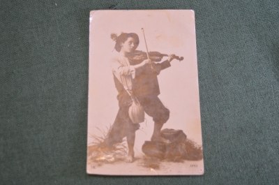 Открытка старинная "Мальчик со скрипкой". Дети. Европа. До 1917 года.
