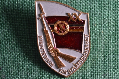 Знак 20 лет Министерству государственной безопасности ГДР. 1970 год