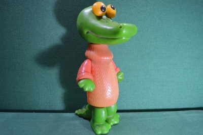 Пластиковая игрушка, дутыш "Крокодил Гена". СССР.