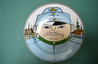 Фарфоровая настенная тарелка "Солдат Швейк". Авторская работа, Андрей Галавтин.