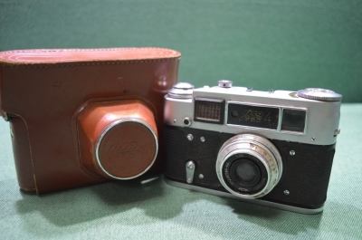 Фотоаппарат "ФЭД-4", объектив Индустар (1/3,5; F=5см) N 6536402. СССР.